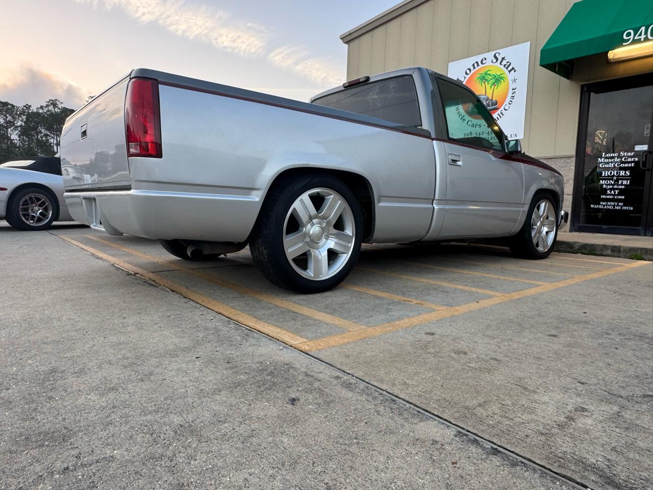 GMC 1/2 Ton Pickups Fleetside 117.5" 1998