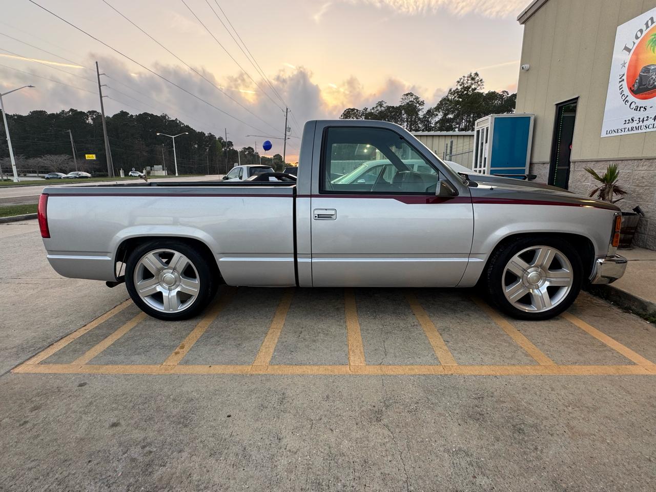 GMC 1/2 Ton Pickups Fleetside 117.5" 1998