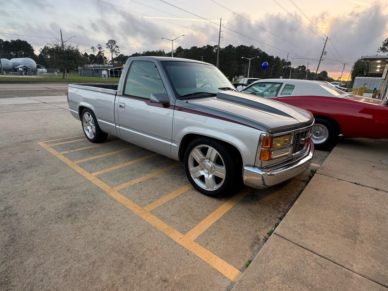 GMC 1/2 Ton Pickups Fleetside 117.5" 1998