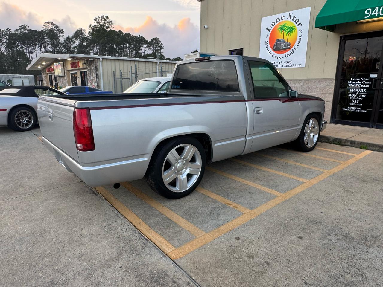 GMC 1/2 Ton Pickups Fleetside 117.5" 1998