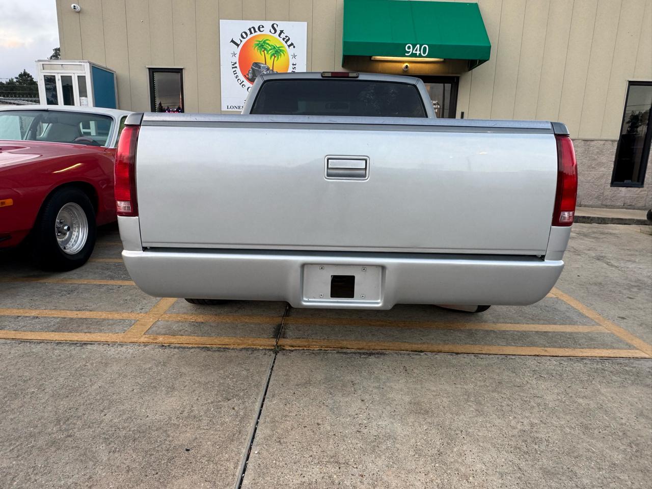 GMC 1/2 Ton Pickups Fleetside 117.5" 1998