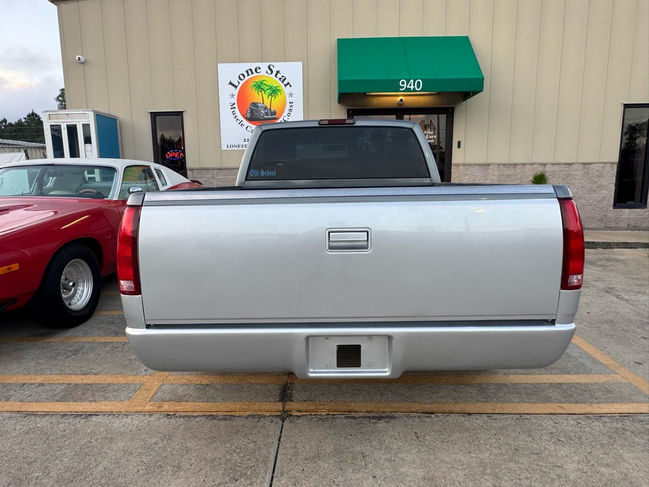 GMC 1/2 Ton Pickups Fleetside 117.5" 1998