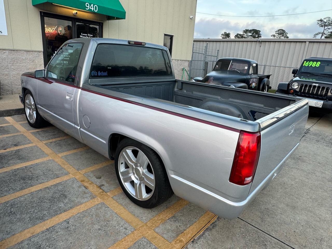 GMC 1/2 Ton Pickups Fleetside 117.5" 1998