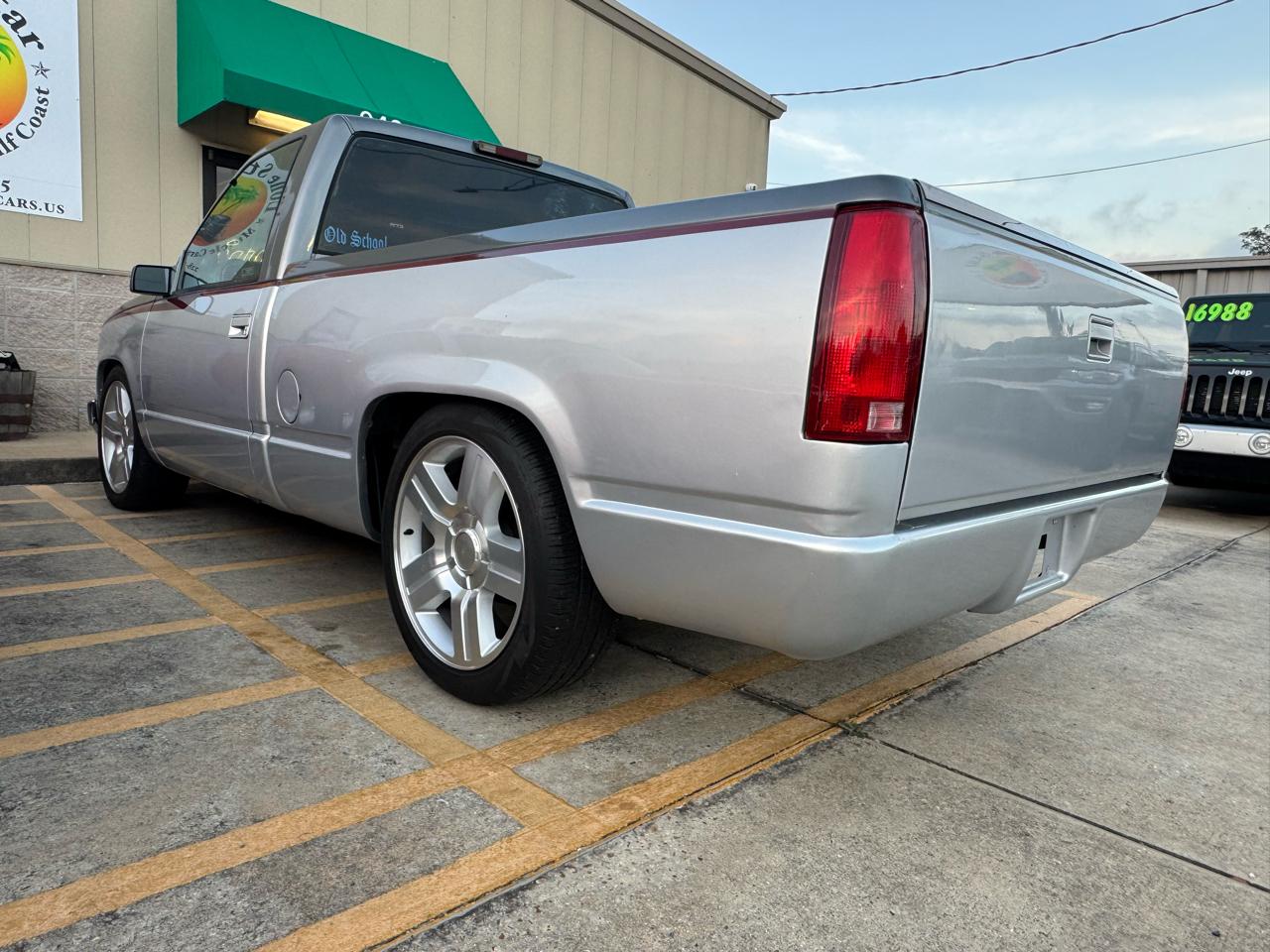 GMC 1/2 Ton Pickups Fleetside 117.5" 1998