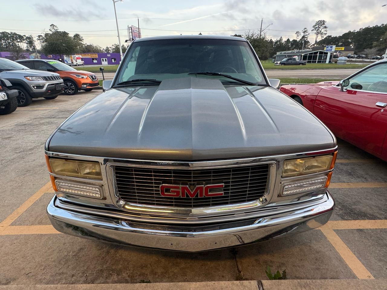 GMC 1/2 Ton Pickups Fleetside 117.5" 1998