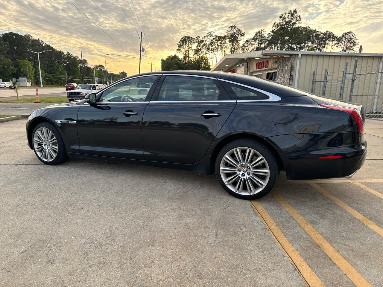 Jaguar XJ-Series XJ Supercharged 2012