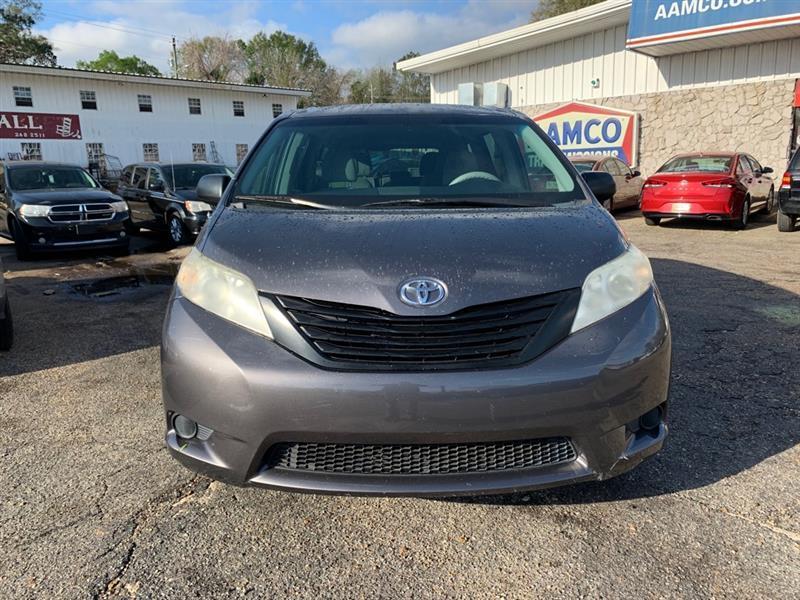 Toyota Sienna LE FWD 8-Passenger I4 2012