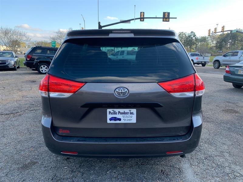 Toyota Sienna LE FWD 8-Passenger I4 2012