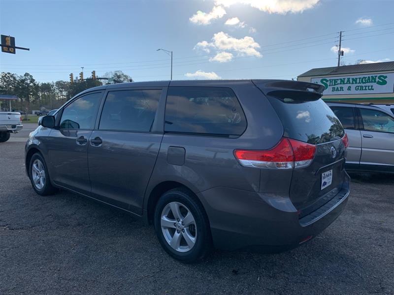 Toyota Sienna LE FWD 8-Passenger I4 2012