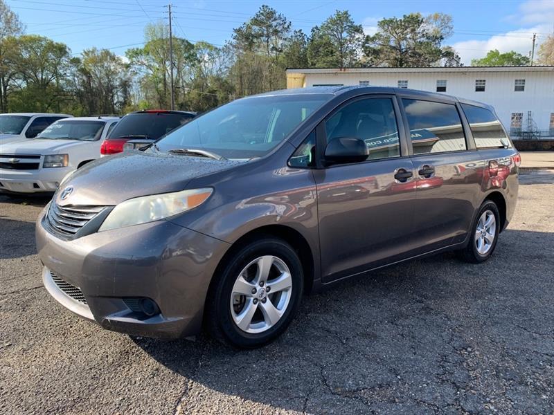 Toyota Sienna LE FWD 8-Passenger I4 2012