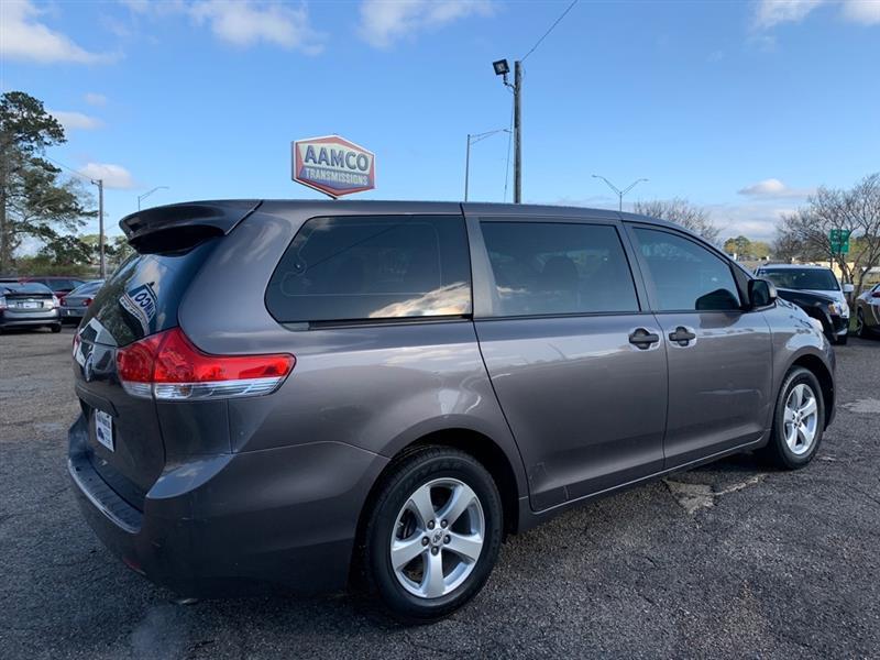 Toyota Sienna LE FWD 8-Passenger I4 2012