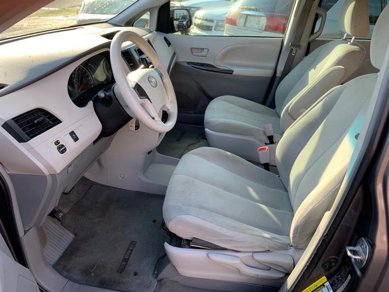 Toyota Sienna LE FWD 8-Passenger I4 2012