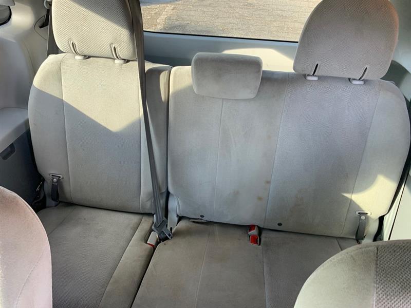 Toyota Sienna LE FWD 8-Passenger I4 2012