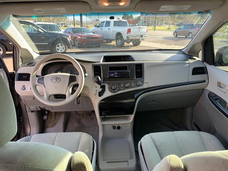 Toyota Sienna LE FWD 8-Passenger I4 2012