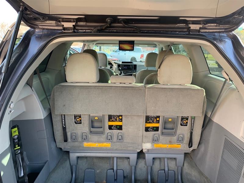 Toyota Sienna LE FWD 8-Passenger I4 2012