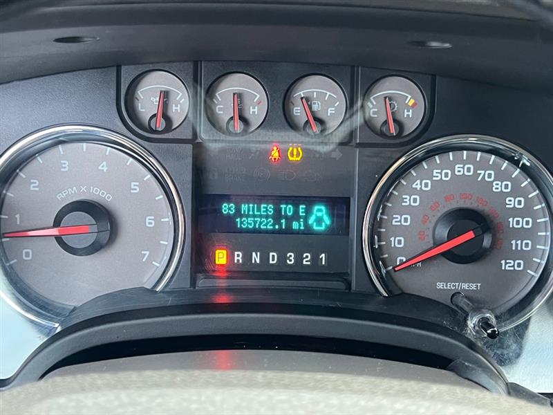 Ford F-150 XL SuperCab 8-ft. Bed 2WD 2010