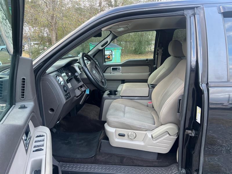 Ford F-150 XL SuperCab 8-ft. Bed 2WD 2010