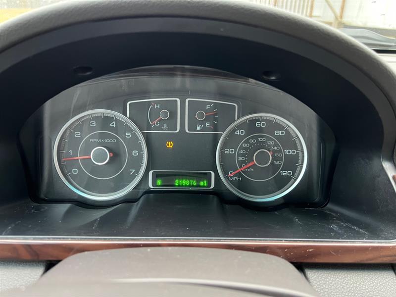 Ford Taurus SE FWD 2009