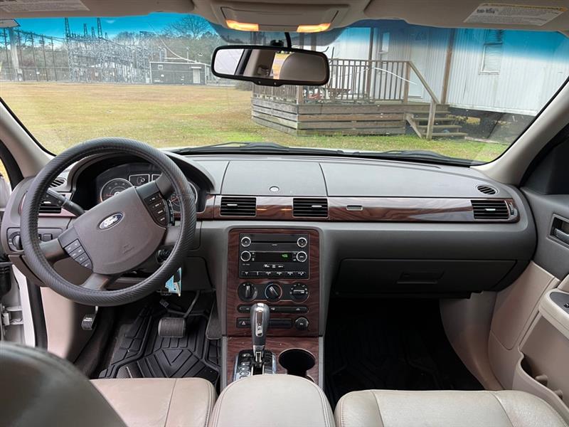Ford Taurus SE FWD 2009
