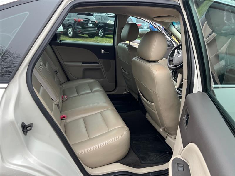 Ford Taurus SE FWD 2009