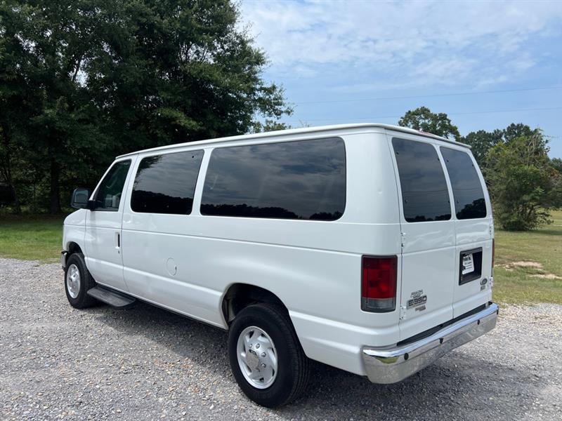 Ford Econoline E-350 XL Super Duty 2009