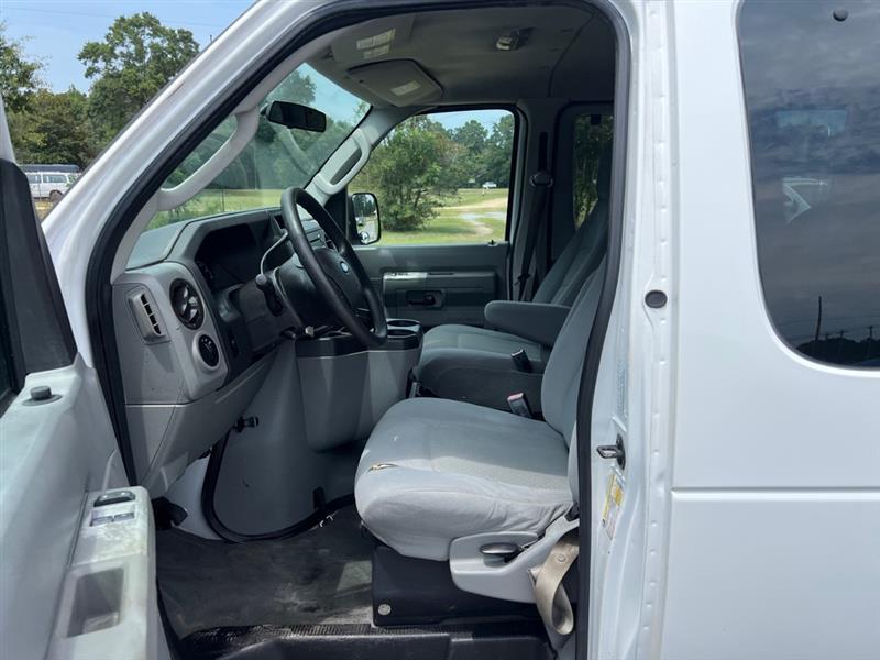 Ford Econoline E-350 XL Super Duty 2009
