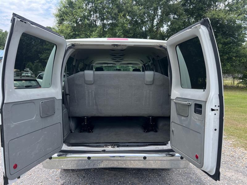 Ford Econoline E-350 XL Super Duty 2009
