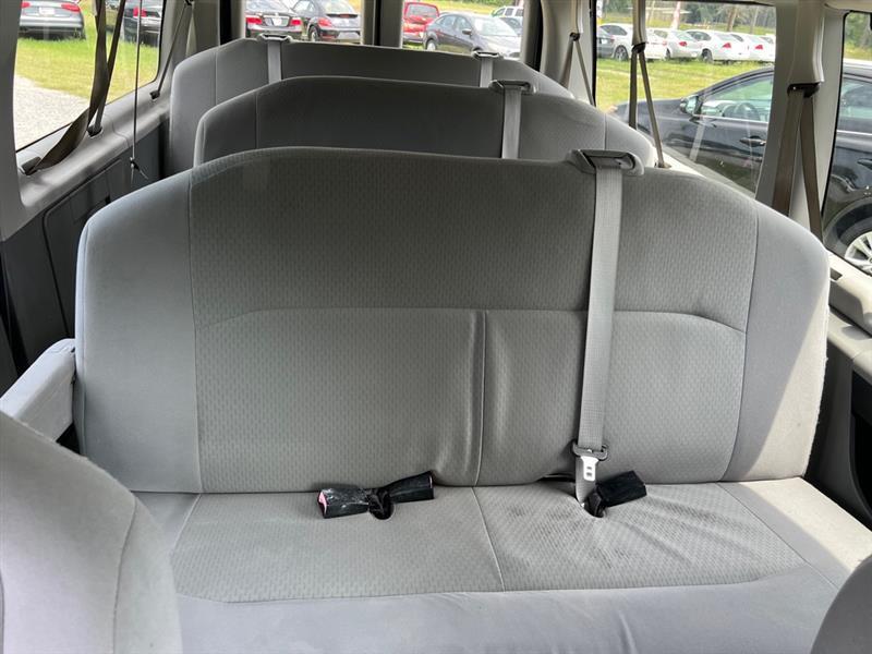 Ford Econoline E-350 XL Super Duty 2009
