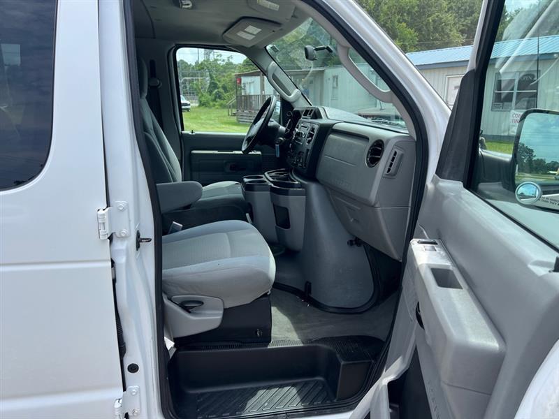 Ford Econoline E-350 XL Super Duty 2009