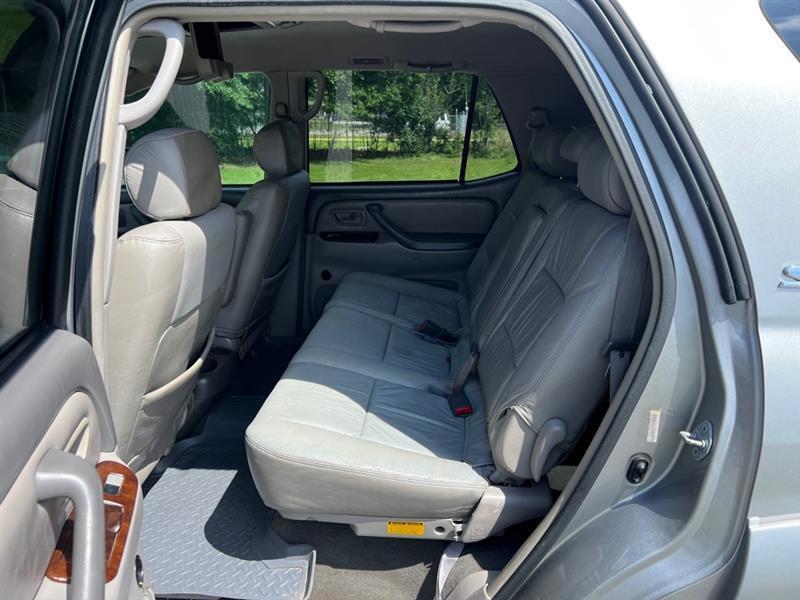 Toyota Sequoia SR5 2WD 2004