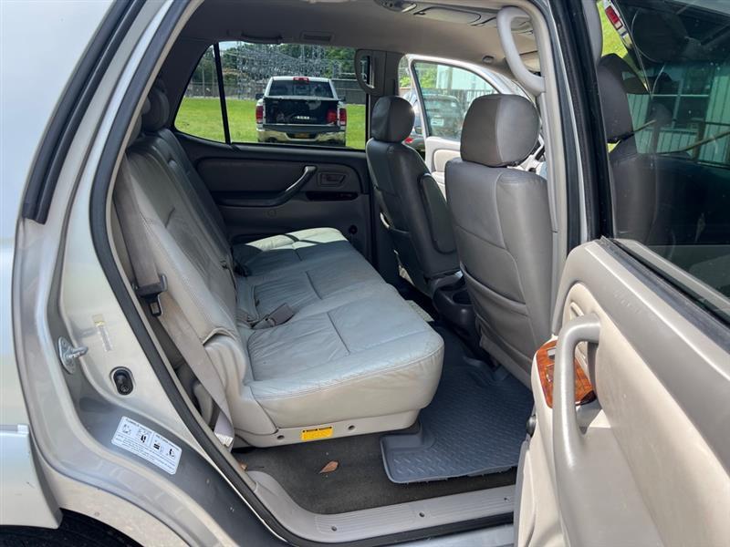 Toyota Sequoia SR5 2WD 2004