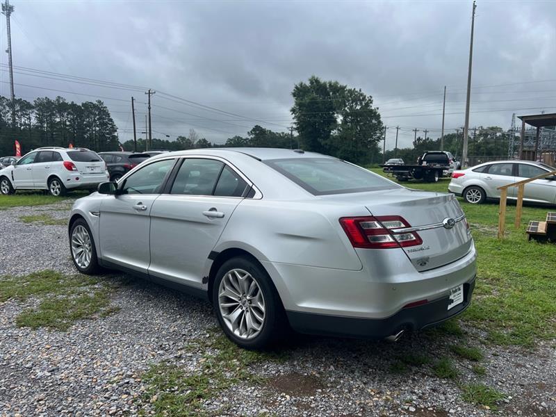 Ford Taurus Limited FWD 2018