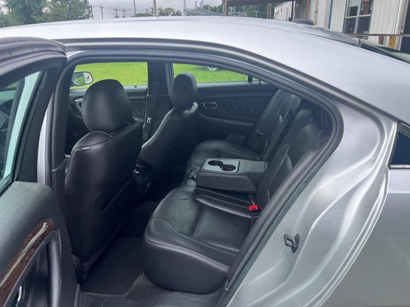 Ford Taurus Limited FWD 2018