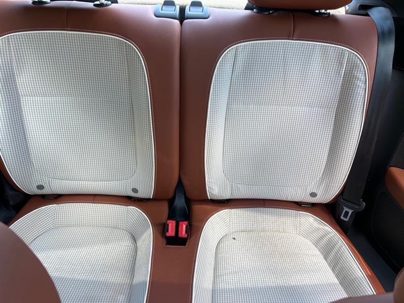 Volkswagen Beetle 1.8T PZEV 6A Fleet 2016