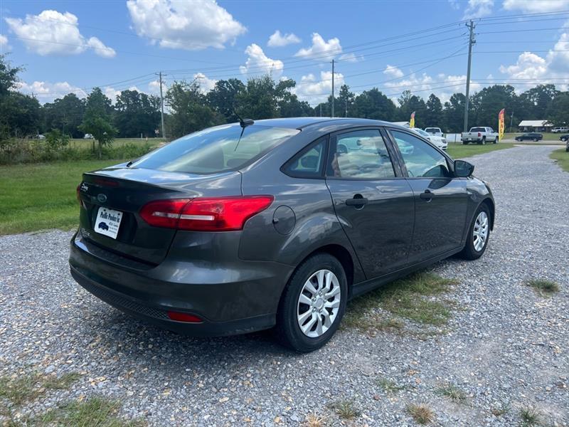 Ford Focus S Sedan 2017