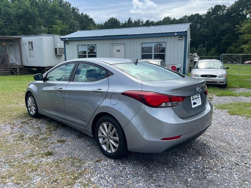 Hyundai Elantra SE 6AT 2015