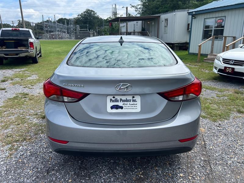 Hyundai Elantra SE 6AT 2015