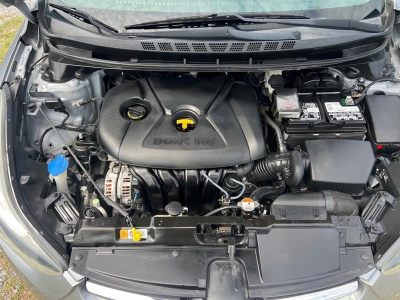 Hyundai Elantra SE 6AT 2015