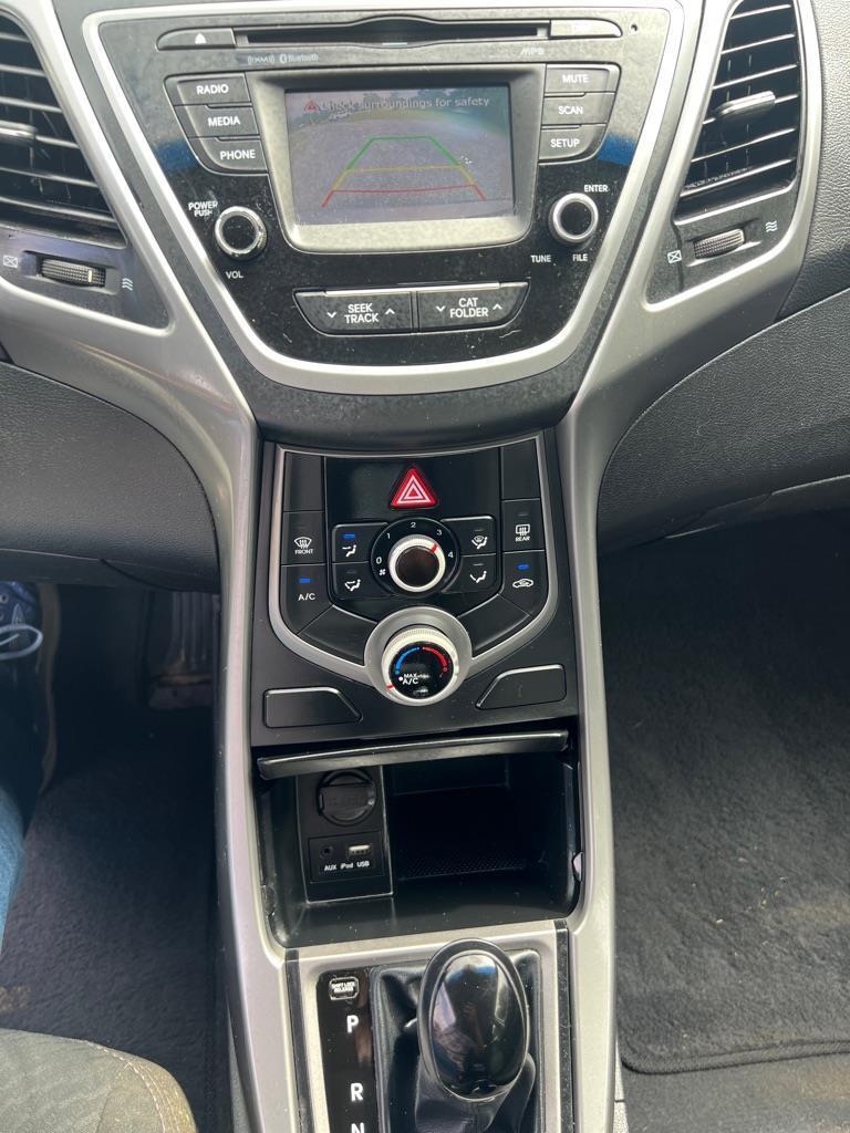 Hyundai Elantra SE 6AT 2015