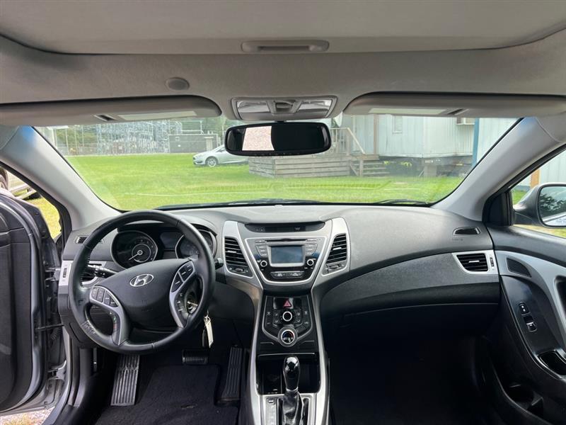 Hyundai Elantra SE 6AT 2015