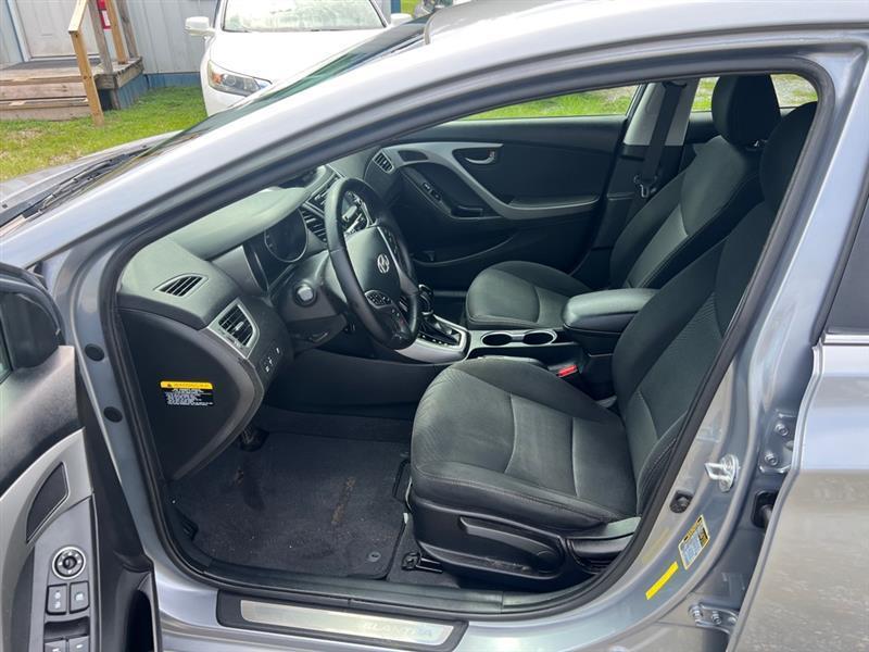 Hyundai Elantra SE 6AT 2015