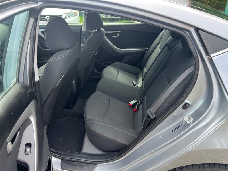Hyundai Elantra SE 6AT 2015