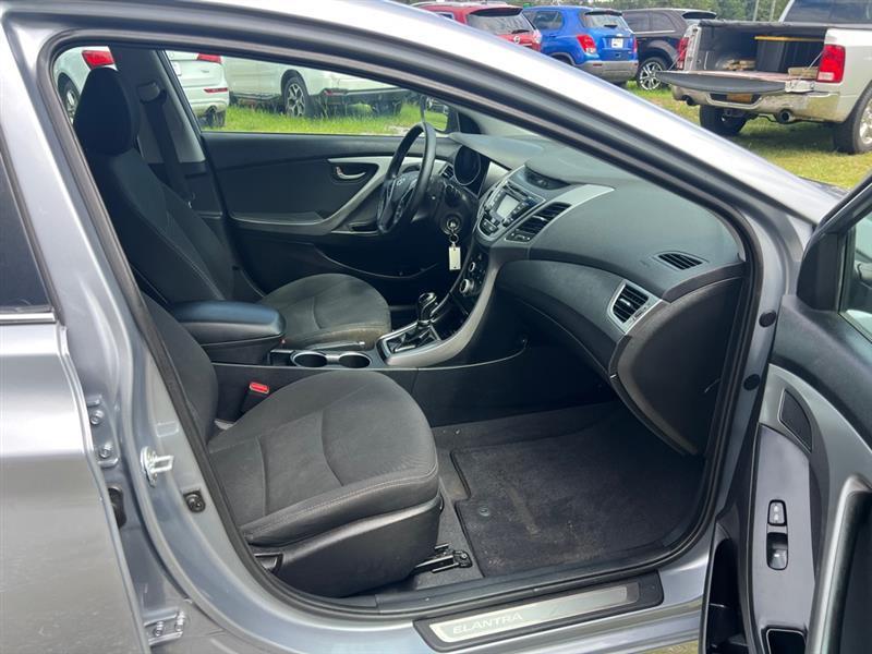 Hyundai Elantra SE 6AT 2015