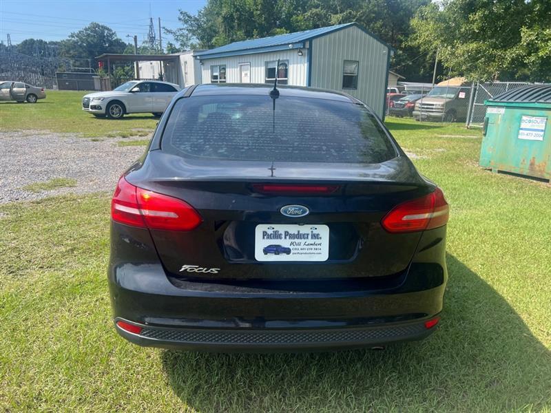 Ford Focus S Sedan 2018