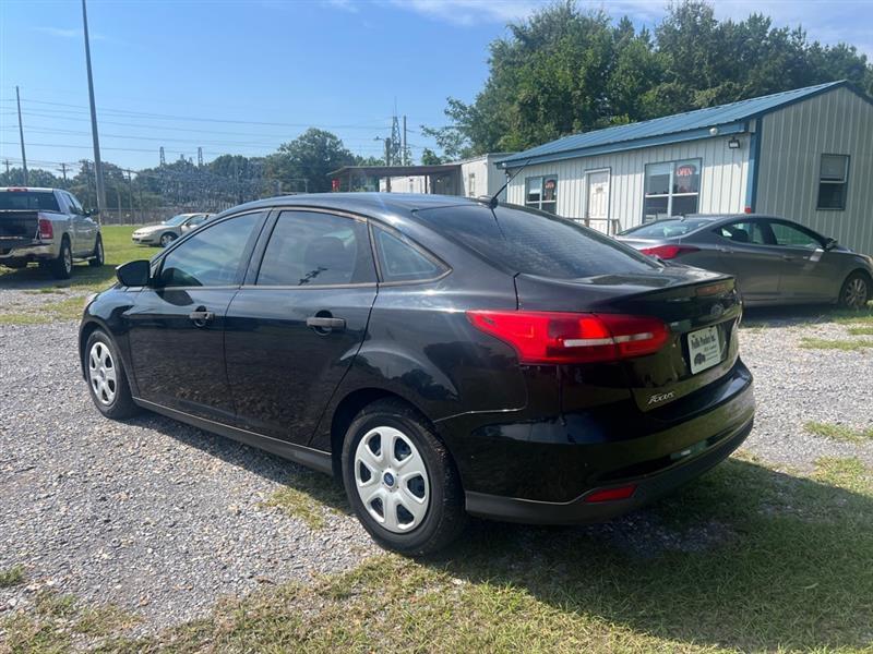 Ford Focus S Sedan 2018