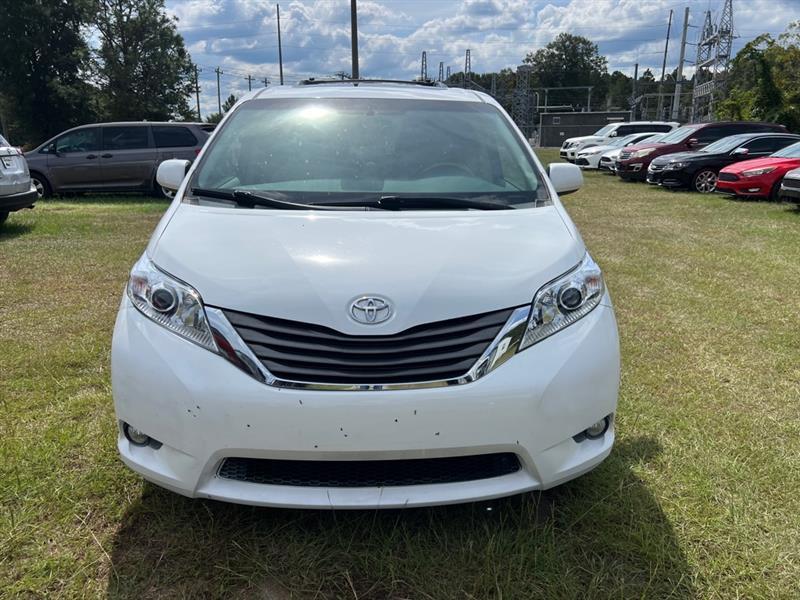 Toyota Sienna XLE FWD 8-Passenger V6 2012
