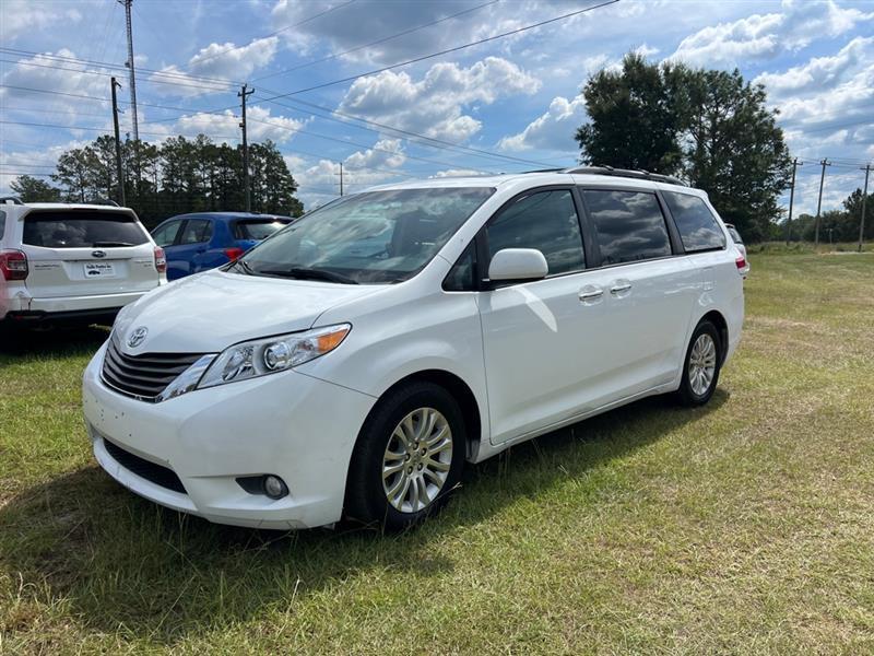 Toyota Sienna XLE FWD 8-Passenger V6 2012