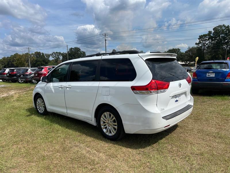 Toyota Sienna XLE FWD 8-Passenger V6 2012