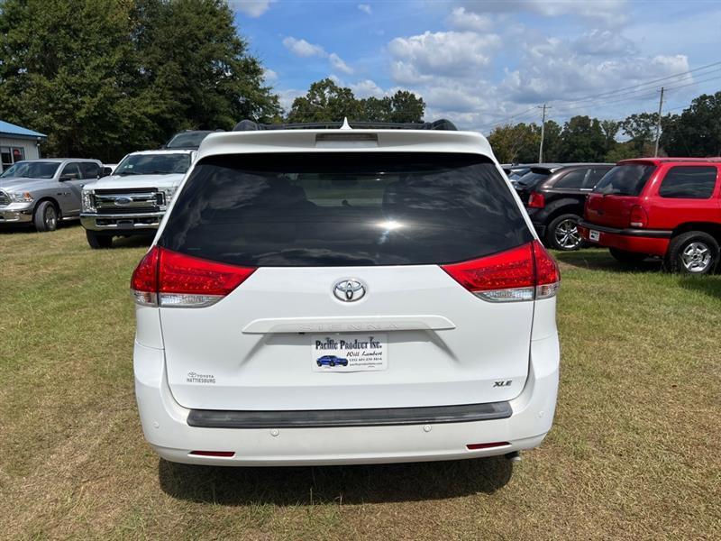 Toyota Sienna XLE FWD 8-Passenger V6 2012
