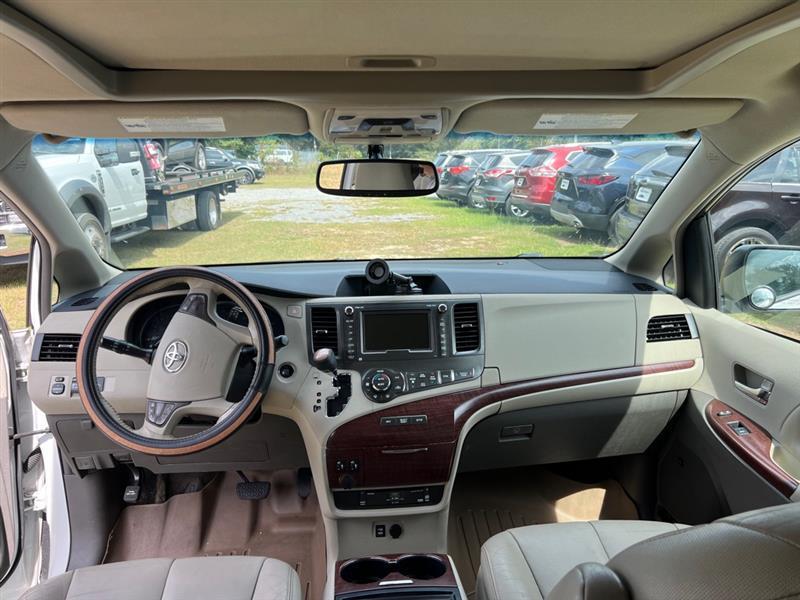 Toyota Sienna XLE FWD 8-Passenger V6 2012